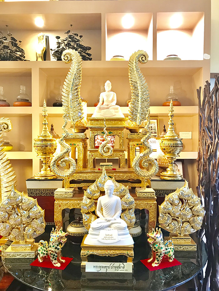 ผลิตภัณฑ์ในห้องพระ พระพุทธรูป หิ้งพระ ที่กราบพระ ตู้พระไตรปิฎก