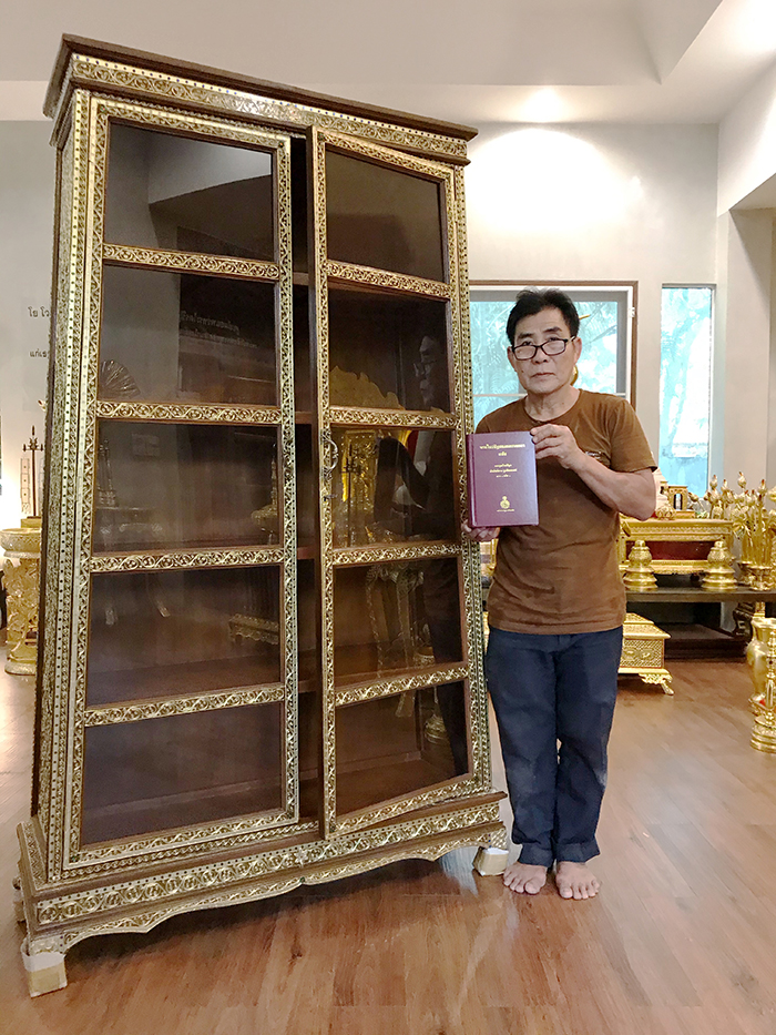 ตู้ไม้สักสำหรับใส่หนังสือพระไตรปิฎก91เล่มภาษาไทย