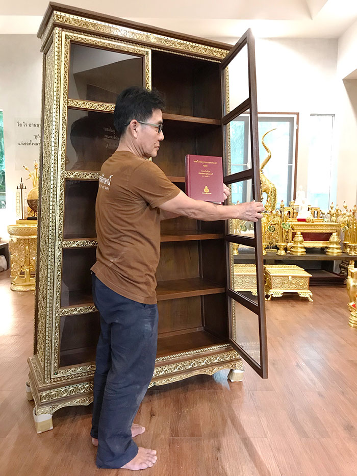 ตู้ไม้สักสำหรับใส่หนังสือพระไตรปิฎก91เล่มภาษาไทย