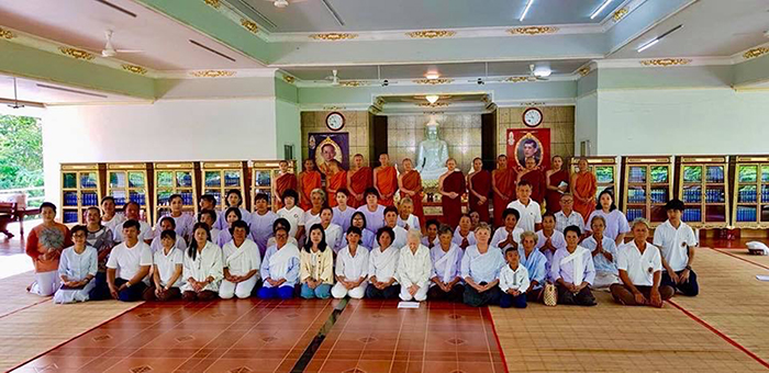 ถวายพระไตรปิฎก