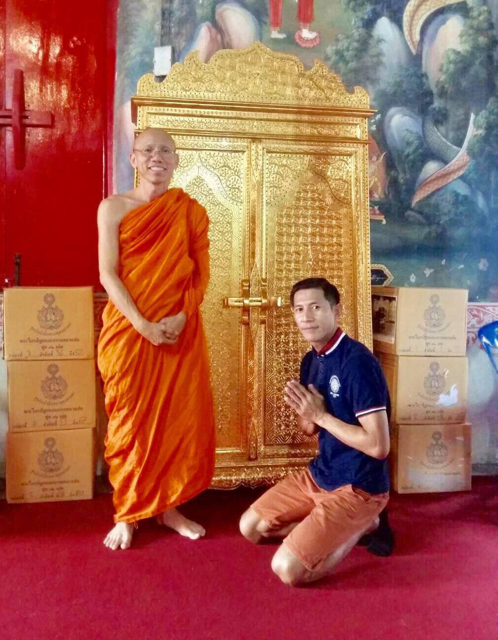 ตู้พระไตรปิฎกลงรักปิดทอง กลอนไม้ขัด