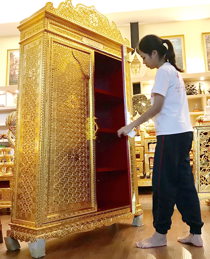 ตู้พระไตรปิฎก สีทอง