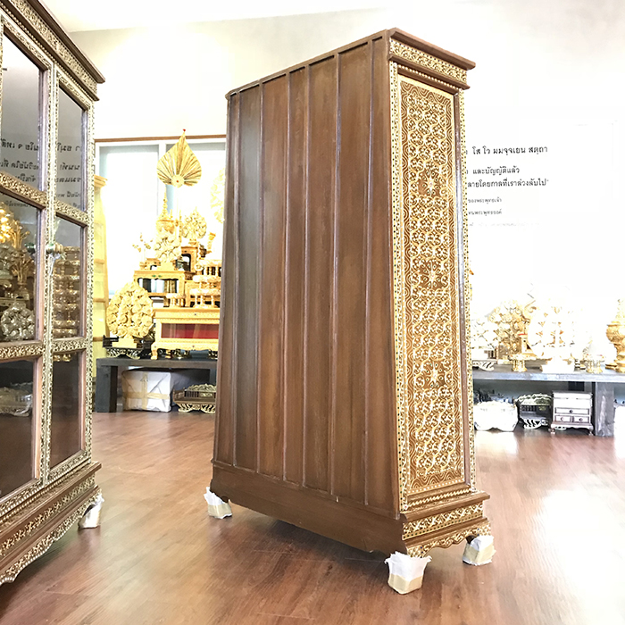 ตู้พระไตรปิฎกไม้สัก