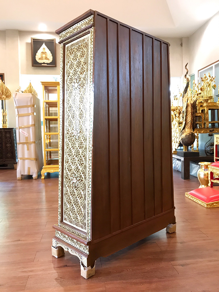 ตู้สำหรับใส่พระไตรปิฎกภาษาไทย