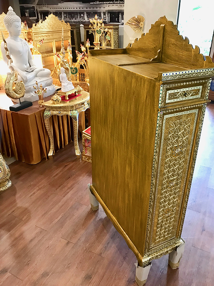 ตู้พระไตรปิฎกสีเหลือง สำหรับใส่หนังสือพระไตรปิฎก ภาษาไทย ราคา 9500
