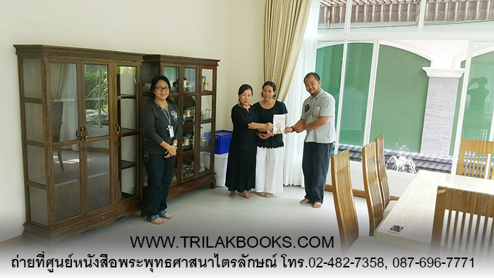 ดำเนินการจัดส่งตู้ ไม้สัก ถึงที่หมายเรียบร้อยแล้วครับ ที่ วัดศรีรัตนธรรมาราม ตู้ไม้สักทั้งหลัง รุ่นประตู 3 บาน สูงสง่า และสวยงาม แข็งแรงทนทานพร้อมดำเนินการจัดส่ง ทั่วประเทศ โดย ศูนย์เผยแพร่พระไตรปิฎกและหนังสือพระพุทธศาสนาไตรลักษณ์ 