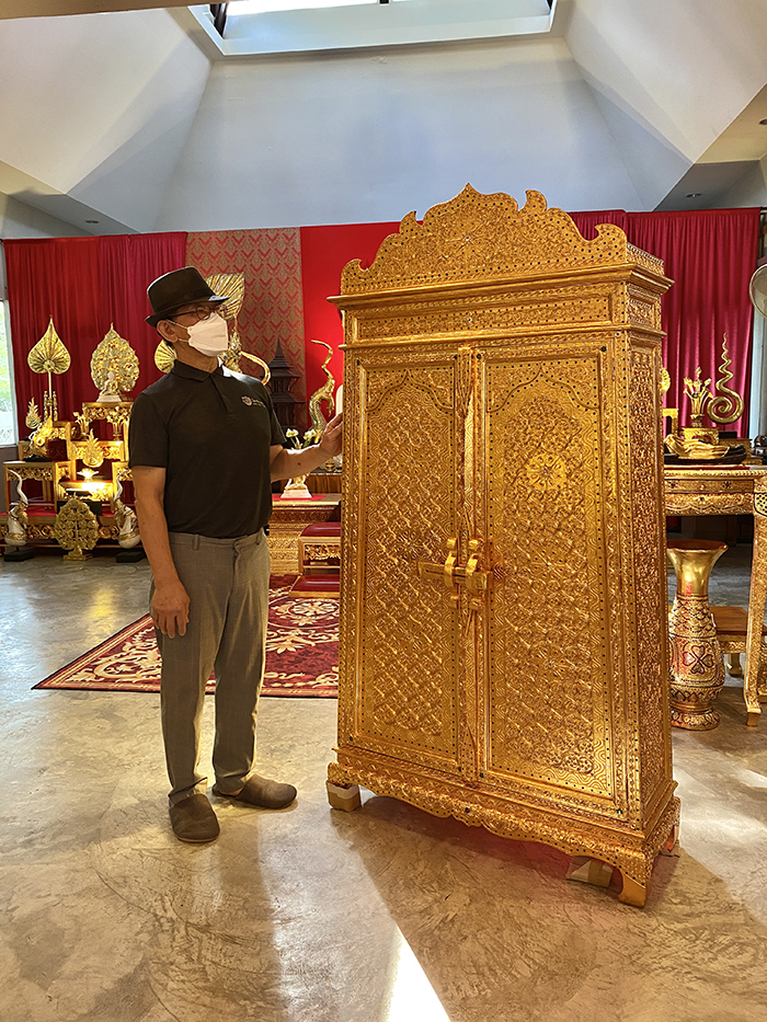 ตู้พระไตรปิฎก ปิดทอง กลอนไม้ขัด  12000 บาท ตู้พระไตรปิฎก ปิดทอง กลอนไม้ขัด  12000 บาท