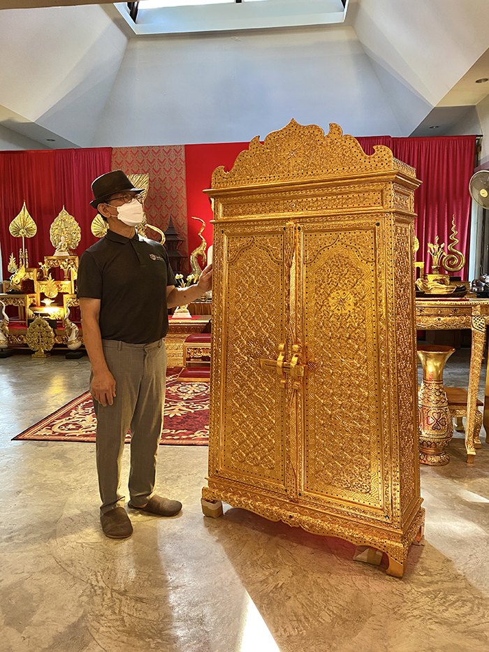 ตู้พระไตรปิฎก ปิดทอง กลอนไม้ขัด  12000 บาท ตู้พระไตรปิฎก ปิดทอง กลอนไม้ขัด  12000 บาท