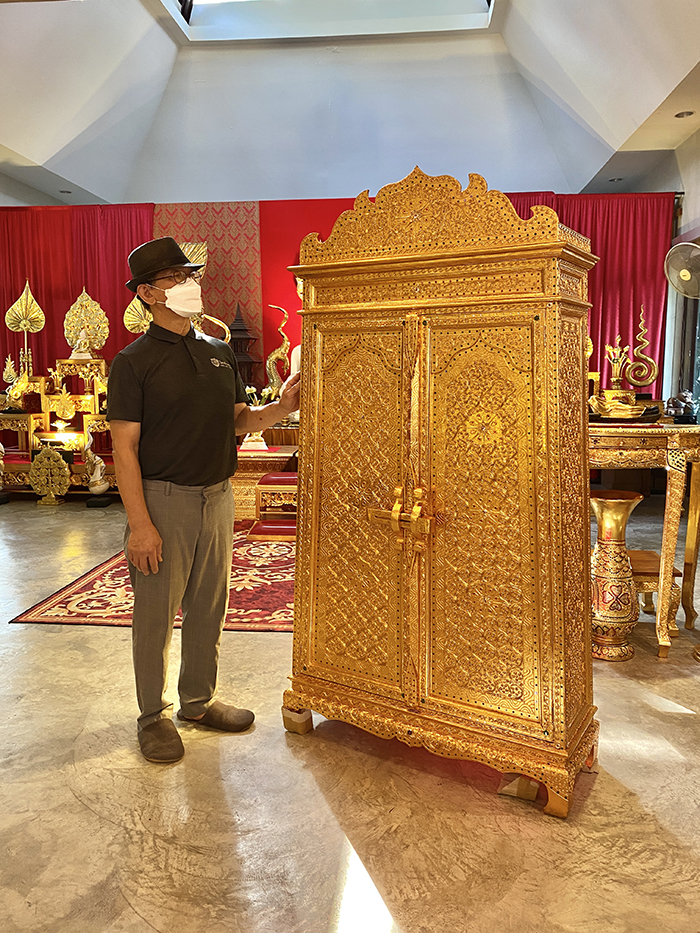 ตู้พระไตรปิฎก ปิดทอง กลอนไม้ขัด  12000 บาท ตู้พระไตรปิฎก ปิดทอง กลอนไม้ขัด  12000 บาท