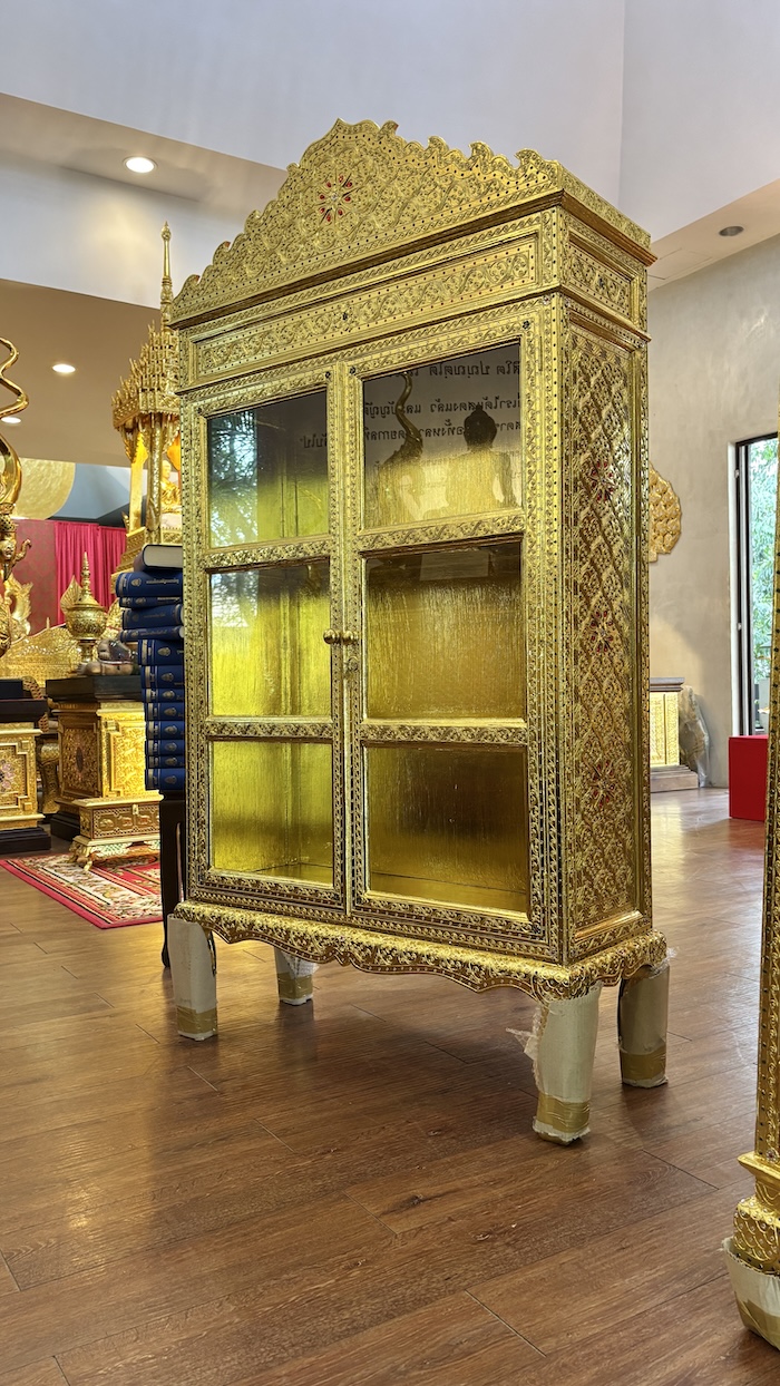 ตู้พระไตรปิฎก ทรงตรง ประดับจั่วด้านบน ตู้พระไตรปิฎก ทรงตรง ประดับจั่วด้านบน