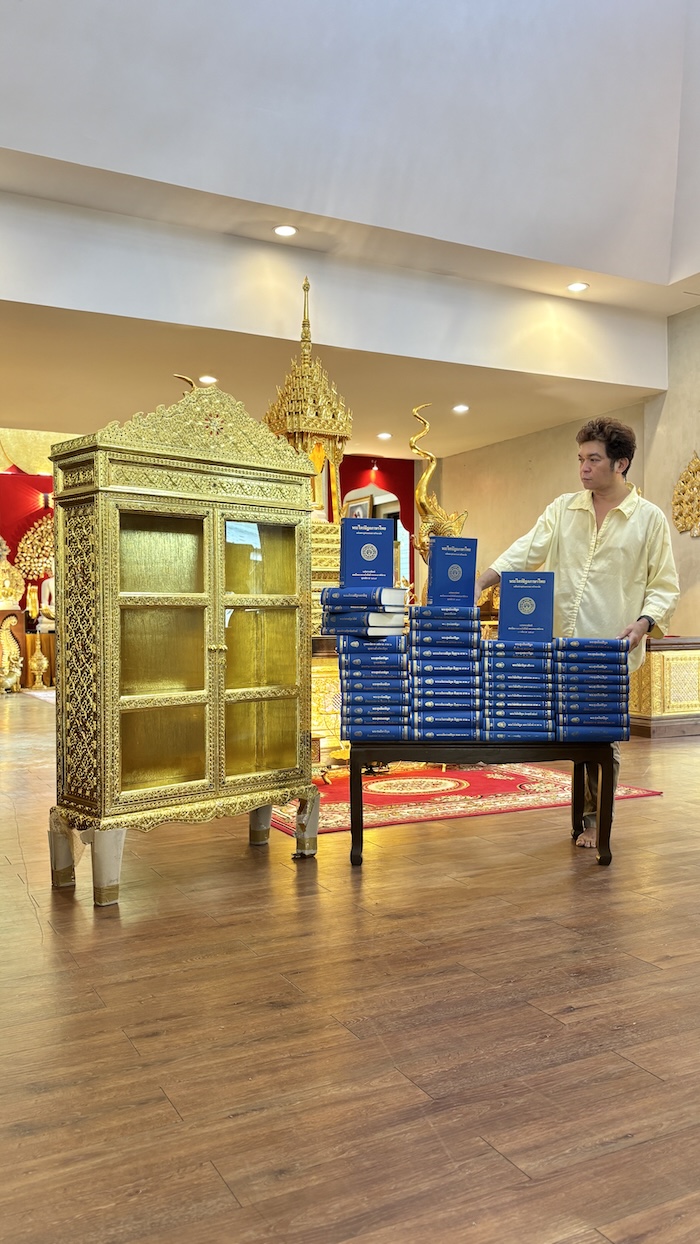 ตู้พระไตรปิฎก ทรงตรง ประดับจั่วด้านบน ตู้พระไตรปิฎก ทรงตรง ประดับจั่วด้านบน