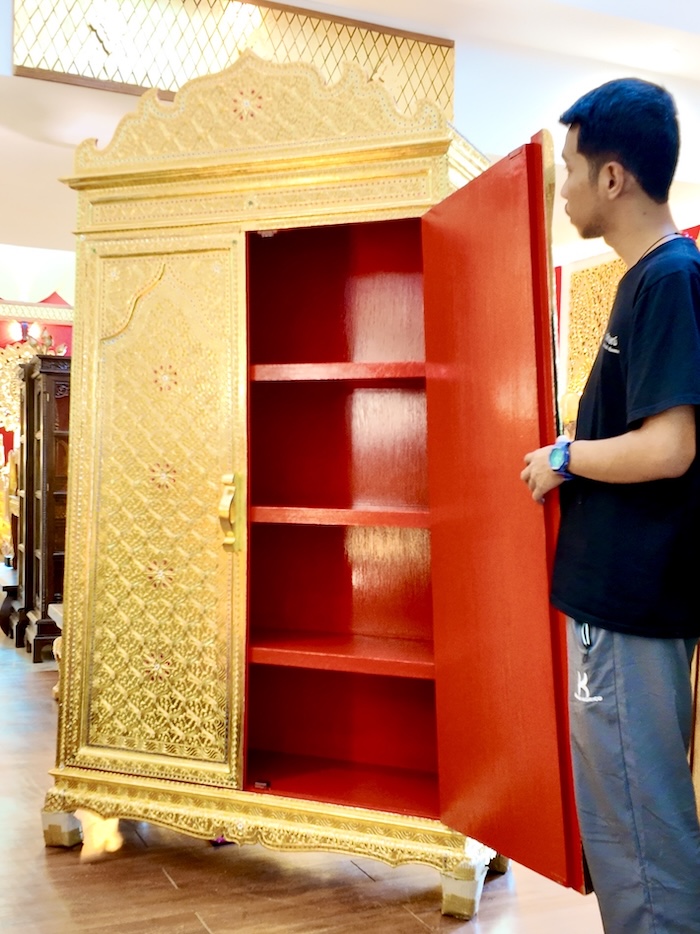 ตู้พระไตรปิฎกสำหรับใส่หนังสือพระไตรปิฎกแบบ 91 เล่มภาษาไทยลงรักปิดทองรูปแบบทรงตู้โบราณ