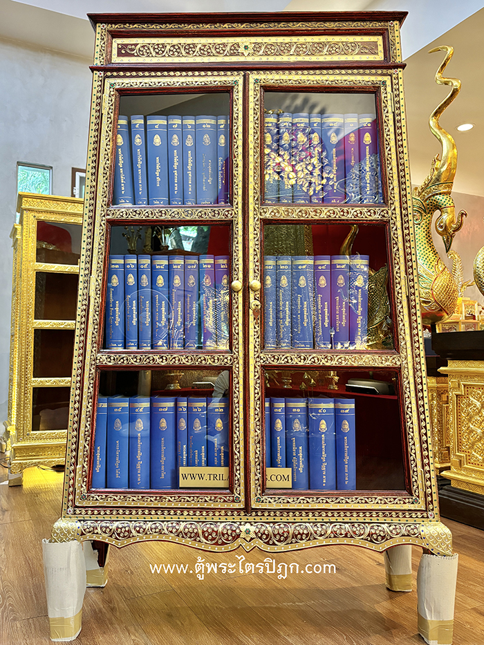 ตู้พระไตรปิฎกแดง ลวดลายทอง ทรงสี่เหลี่ยมคางหมู