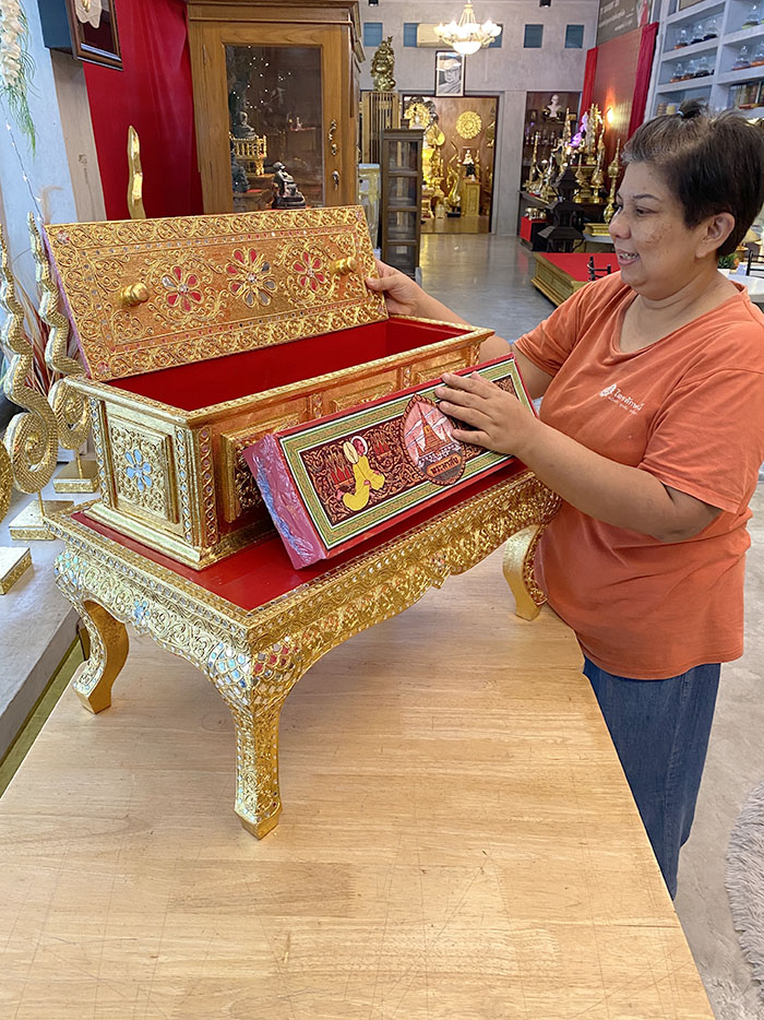 คัมภีร์พระมาลัย ไม้แกะสลัก ปิดทอง ทั้งชุด ราคา 6700 บาท