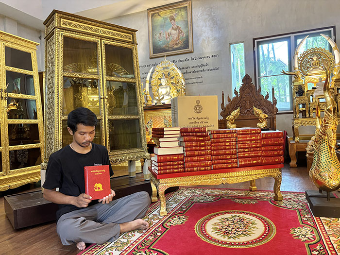 ตู้พระไตรปิฎก จัดส่ง พร้อมกับ หนังสือพระไตรปิฎกสยามรัฐ
