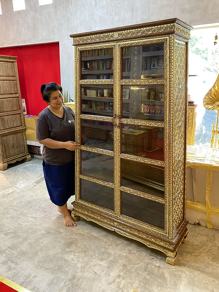 ตู้ไม้สักสำหรับ ใส่หนังสือพระไตรปิฎก 91 เล่ม ตู้ไม้สักสำหรับ ใส่หนังสือพระไตรปิฎก 91 เล่ม