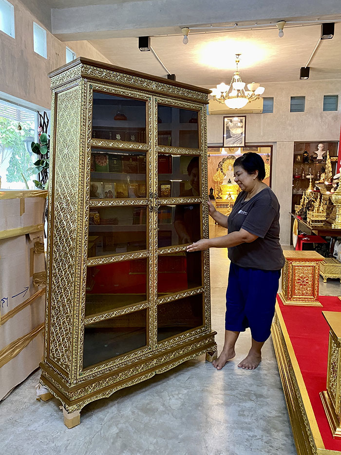 ตู้ไม้สักสำหรับ ใส่หนังสือพระไตรปิฎก 91 เล่ม ตู้ไม้สักสำหรับ ใส่หนังสือพระไตรปิฎก 91 เล่ม