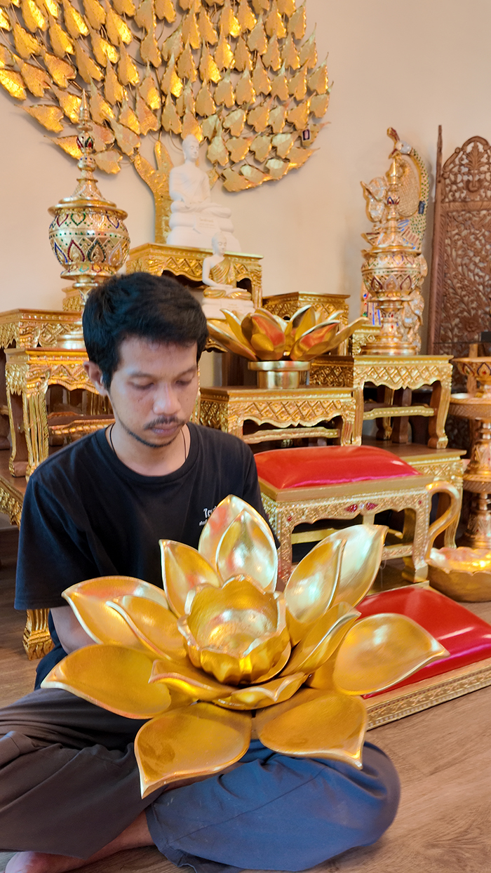 หน้ากว้าง ดอกบัวทอง ไม้แกะลัก หน้ากว้าง 55 เซนติเมตร