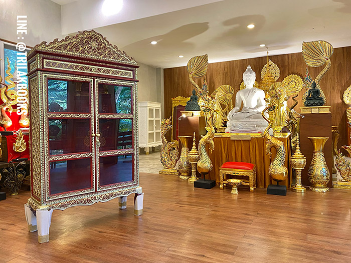 ตู้พระไตรปิฎกสีแดงประดับจั่วด้านบน สำหรับใส่หนังสือพระไตรปิฎก 45 เล่มภาษาไทย ตู้พระไตรปิฎกสีแดงประดับจั่วด้านบน สำหรับใส่หนังสือพระไตรปิฎก 45 เล่มภาษาไทย