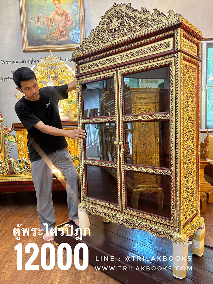 ตู้พระไตรปิฎกสีแดง ลวดลายทอง ประดับจั่วด้านบน ราคาตู้12000