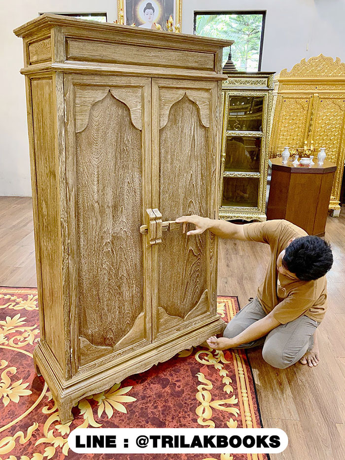 ตู้พระไตรปิฎกไม้สัก แบบพิเศษ
สีเสี้ยนขาว แบบทรงอนุรักษ์แบบสมัยโบราณ 
สี่เหลี่ยมคางหมู ตู้พระไตรปิฎกไม้สัก แบบพิเศษ
สีเสี้ยนขาว แบบทรงอนุรักษ์แบบสมัยโบราณ 
สี่เหลี่ยมคางหมู