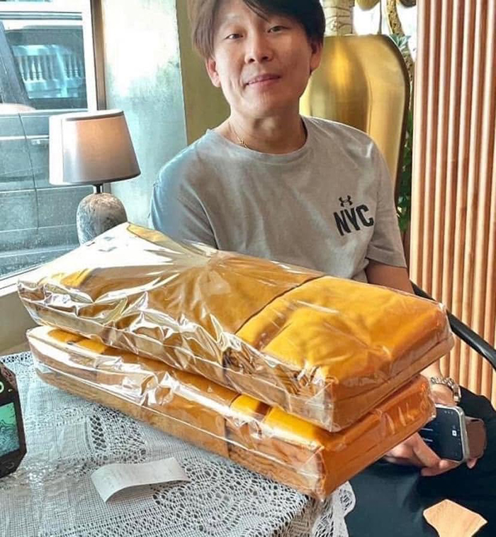 ศูนย์จัดส่งผ้าไตรจีวร ขอบพระคุณคุณพี่ลูกค้า ที่ขับรถมาเลือกซื้อและรับ ผ้าไตรจีวร ด้วยตัวเองที่หน้าร้าน ศูนย์จัดส่งผ้าไตรจีวร ขอบพระคุณคุณพี่ลูกค้า ที่ขับรถมาเลือกซื้อและรับ ผ้าไตรจีวร ด้วยตัวเองที่หน้าร้าน